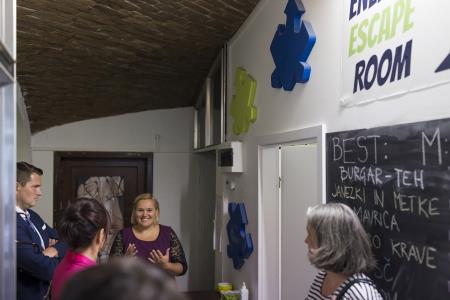 Kamniško mestno središče z novim utripom – sprehod z županom po pop-up izložbah in obisk novih podjetnikov  (25)